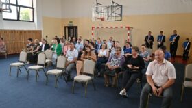Dyrektorzy szkół, nauczyciele i rodzice laureatów i finalistów konkursów przedmiotowych - Sesja oświatowa Rady Gminy Krasocin