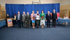 Finalista konkursu przedmiotowego ze SP w Mieczynie z Panem Kuratorem i władzami gminy oraz dyrektorem i nauczycielem