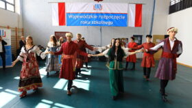 Polonez w wykonaniu uczniów ZS Nr 2 im. Htm. St. Czarnieckiego we Włoszczowie