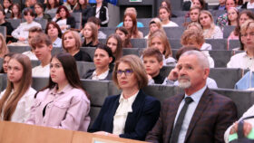 Świętokrzyski Kurator Oświaty i Dyrektor Wydziału Nadzoru Pedagogicznego i Strategii w trakcie Kongresu z uczestnikami na sali