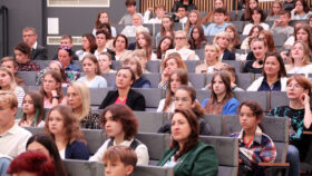 Uczestnicy Świętokrzyskiego Kongresu Samorządów Uczniowskich ze szkół podstawowych wraz z opiekunami