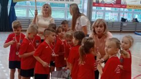 Ogłoszenie wyników rywalizacji sportowej drużyna, która zdobyła I miejsce
