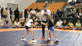Walka zapaśnicza uczestników II Świętokrzyskich Igrzysk Sportowych