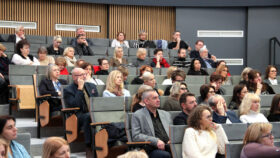 Uczestnicy szkolenia w sali Świętokrzyskiego Urzędu Wojewódzkiego (2)