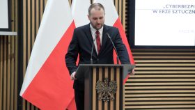 Wizytator Kuratorium Oświaty w Kielcach prowadzący szkolenie