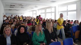 Aula Akademii Nauk Stosowanych im. J. Gołuchowskiego wypełniona po brzegi.