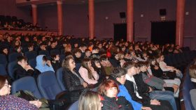 Fot. 4. Uczniowie klas ósmych uczestniczący w Giełdzie