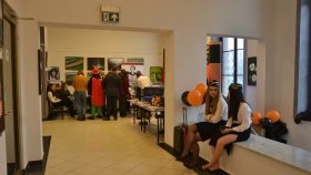 Fot. 8. Uczniowie szkół średnich prezentujący swoje szkoły