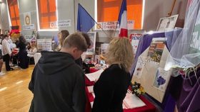 Uczestnicy Giełdy - I Liceum Ogólnokształcące im. T. Kościuszki w Busku-Zdroju - 1