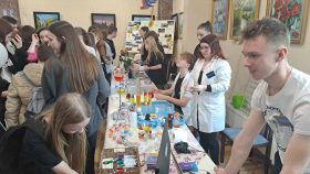 Warsztaty laboratoryjne metądą promocji szkóły Giełda Szkół we Włoszczowie