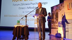1. Starosta Buski wita uczestników konferencji (fot. Artur Górak)