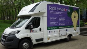 Cytobus przed budynkiem BSCK (fot. Adrian Lasak)