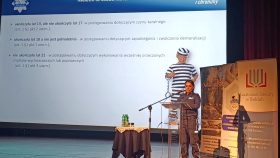 8. Prelekcja komisarz S. Sobczyńskiej (fot. Artur Górak)