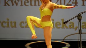 Występ Agnieszki Marczak hula hoop (fot. Adrian Lasak)