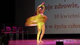 Występ Agnieszki Marczak hula hoop (fot. Adrian Lasak)