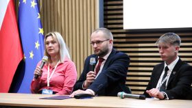 Panel dyskusyjny na temat praw ucznia z udziałem wizytatora Kuratorium Oświaty w Kielcach