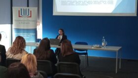 Pani Anna Pacanowska, Radca Prawny, Koordynator Zespołu do Spraw Edukacji Prawnej Okręgowej Izby Radców Prawnych w Kielcach nawiązuje do istotnego aspektu jakim jest edukacja prawna i obywatelska w szkołach