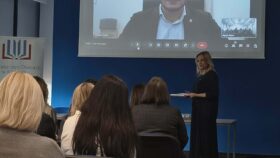Pan Tobiasz Gajda – ekspert sieci Team Europe Direct w swojej prezentacji promował aktywne obywatelstwo europejskie oraz działania, których celem jest zwiększenie świadomości europejskiej