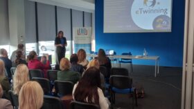 Pani Izabela Krzak-Borkowska – kierownik Pracowni Języków Obcych w Świętokrzyskim Centrum Doskonalenia Nauczycieli w Kielcach, ambasador programu eTwinning opowiada o możliwościach programu eTwinning.