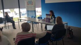 Pani Anna Wiczyńska - pedagog specjalny w Samorządowym Publicznym Przedszkolu w Strawczynie, ambasador programu eTwinning prowadzi sesję warsztatową